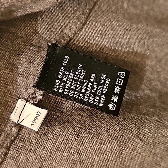 August Silk Heritage gray cardigan - Picture 4 of 6